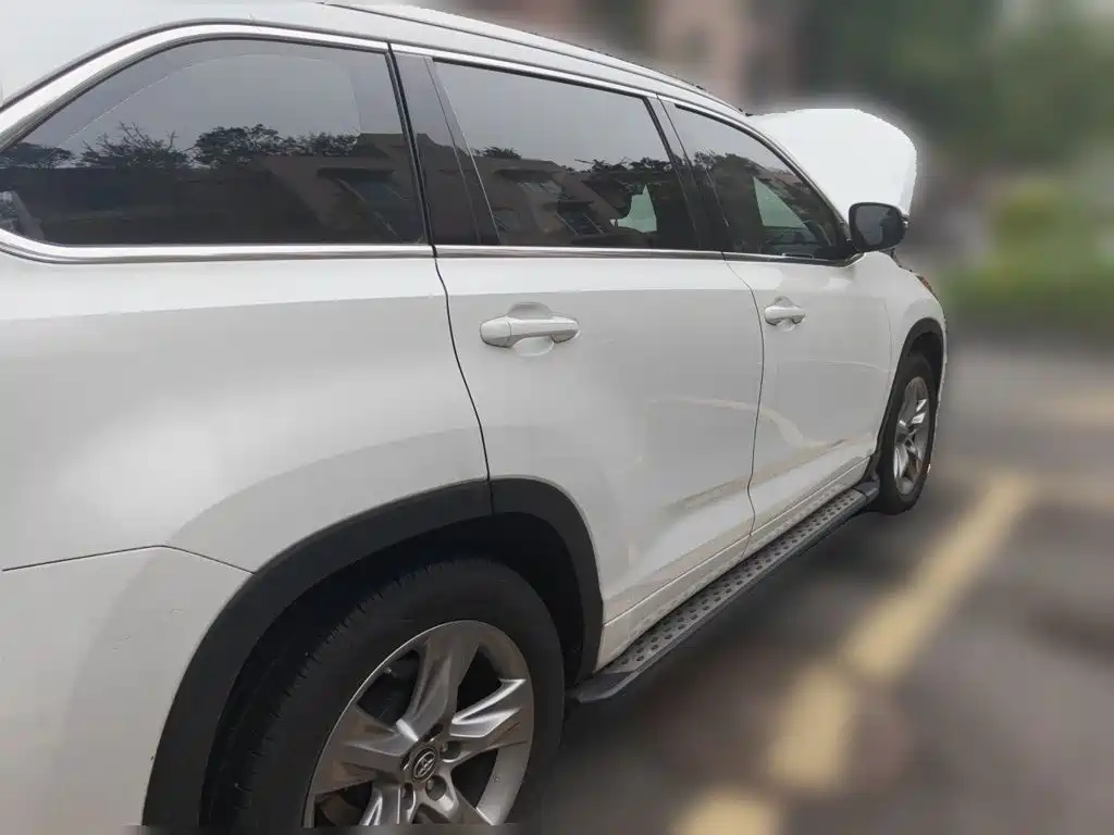 Toyota Highlander — фото 4