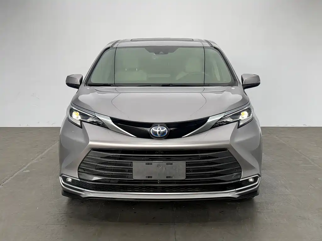 Toyota Sienna — фото 2