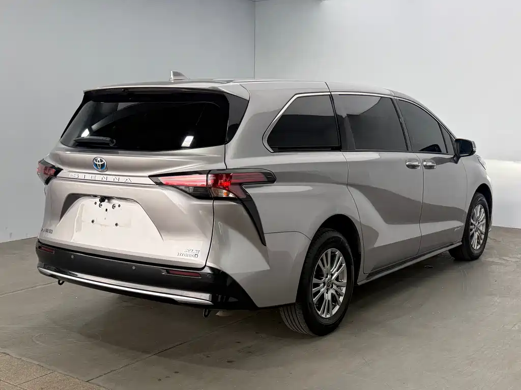 Toyota Sienna — фото 4