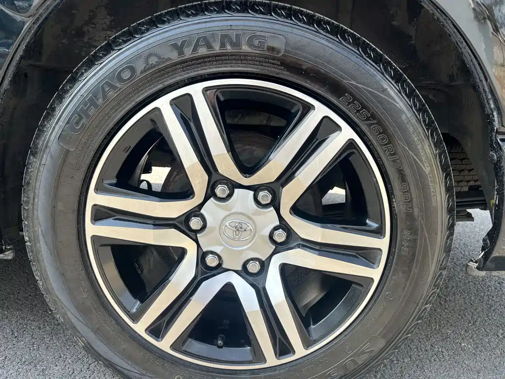 Toyota Hiace — фото 17