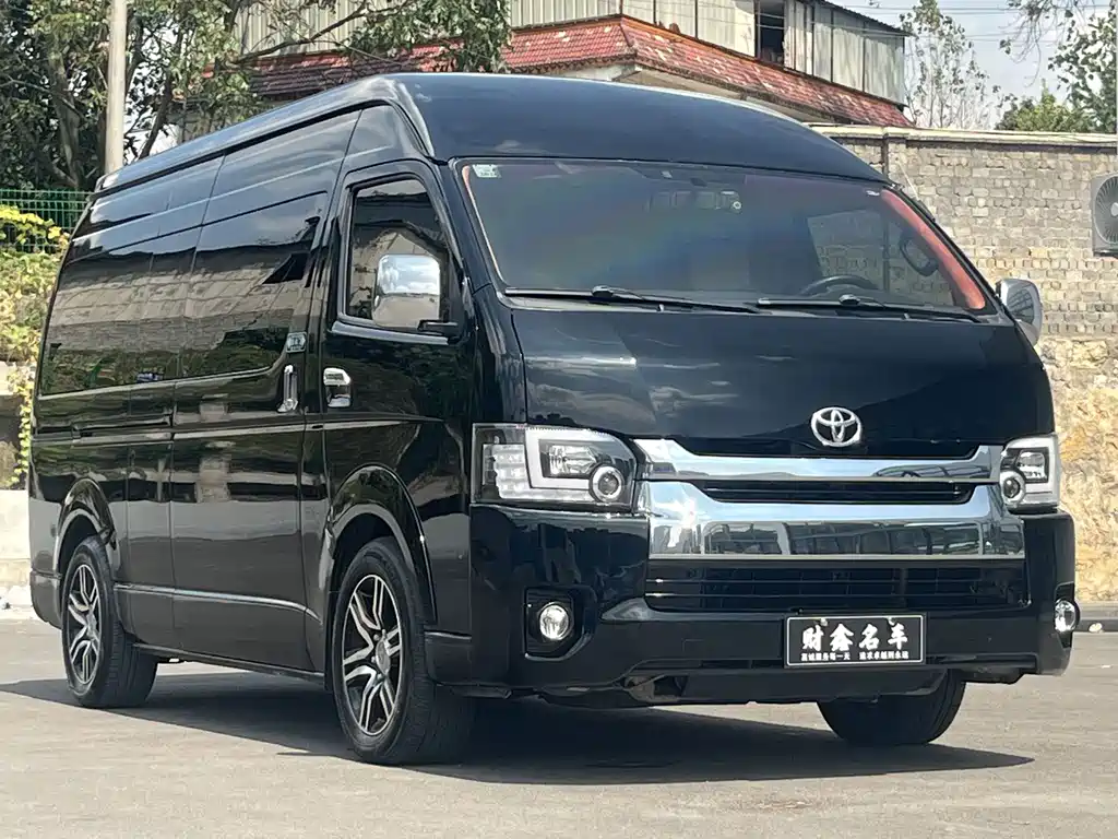 Toyota Hiace — фото 3