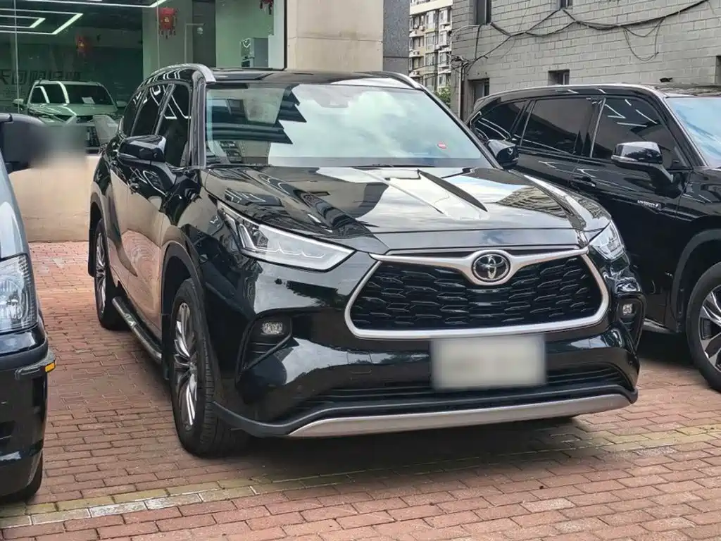 Toyota Highlander — фото 11