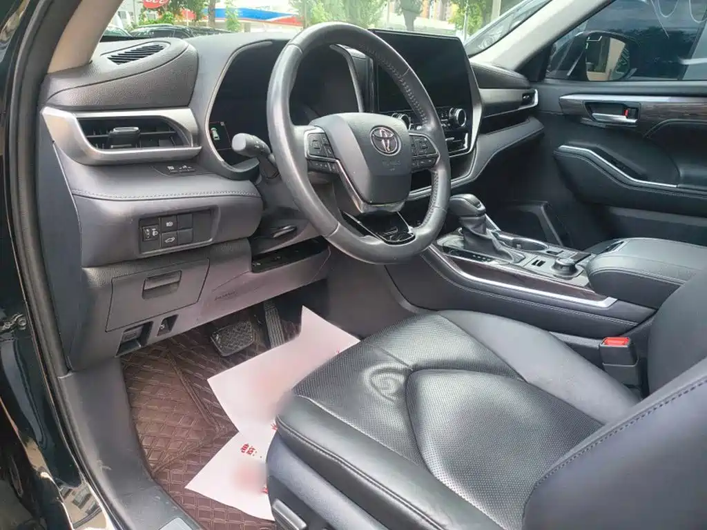Toyota Highlander — фото 19
