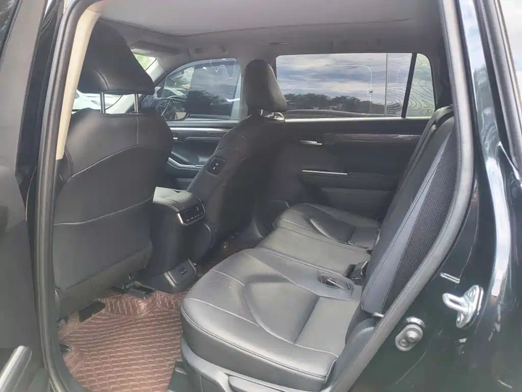 Toyota Highlander — фото 20
