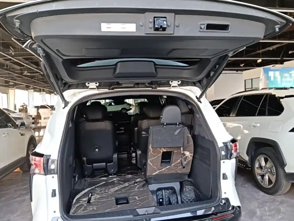 Toyota Sienna — фото 19