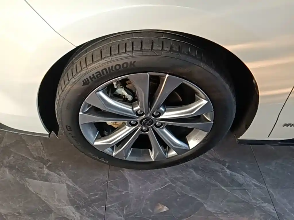 Toyota Sienna — фото 23