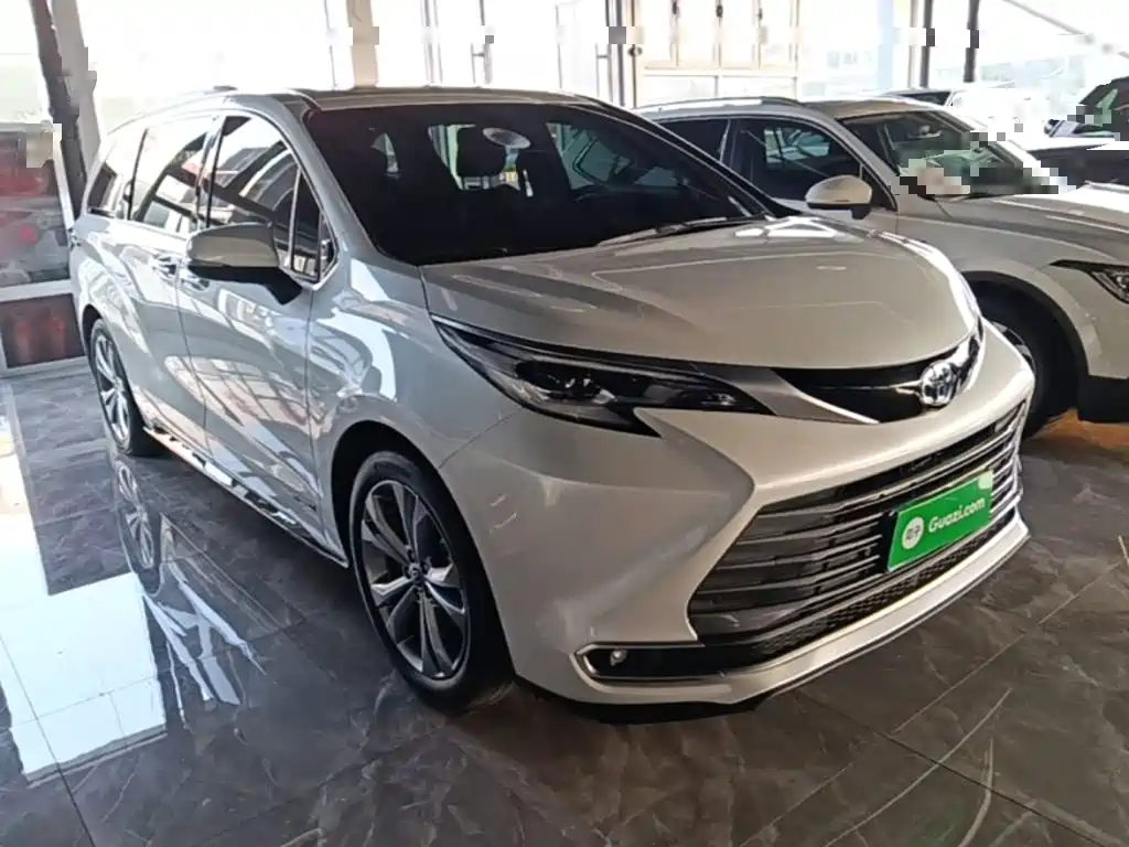 Toyota Sienna — фото 4