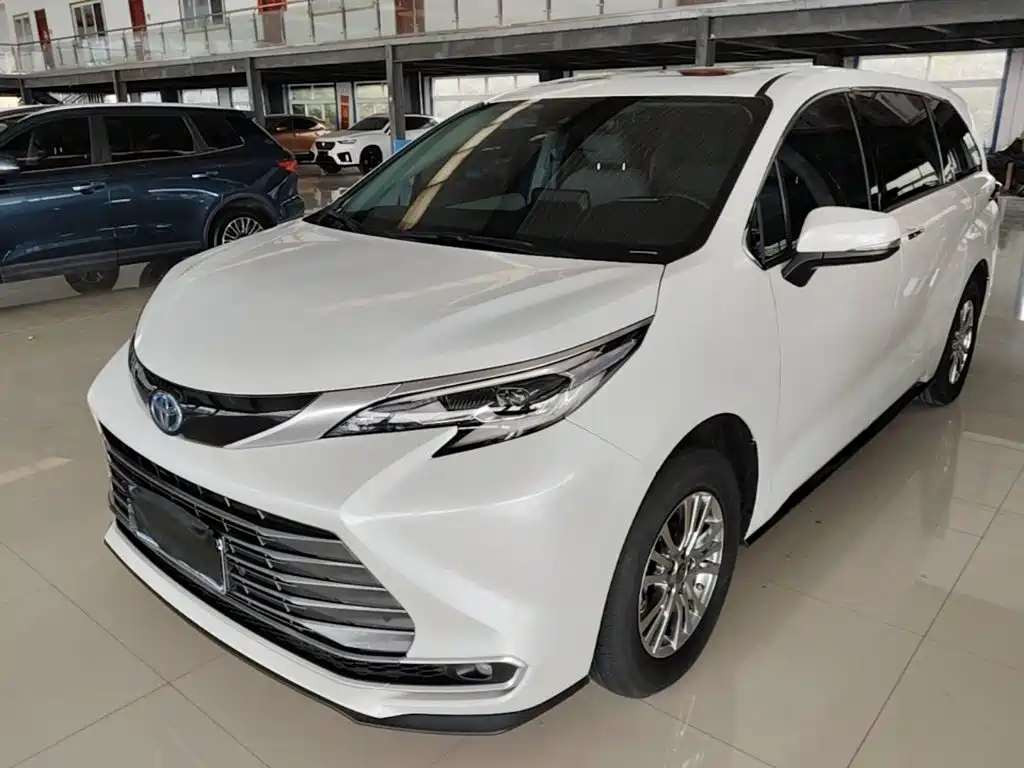 Toyota Sienna — фото 2