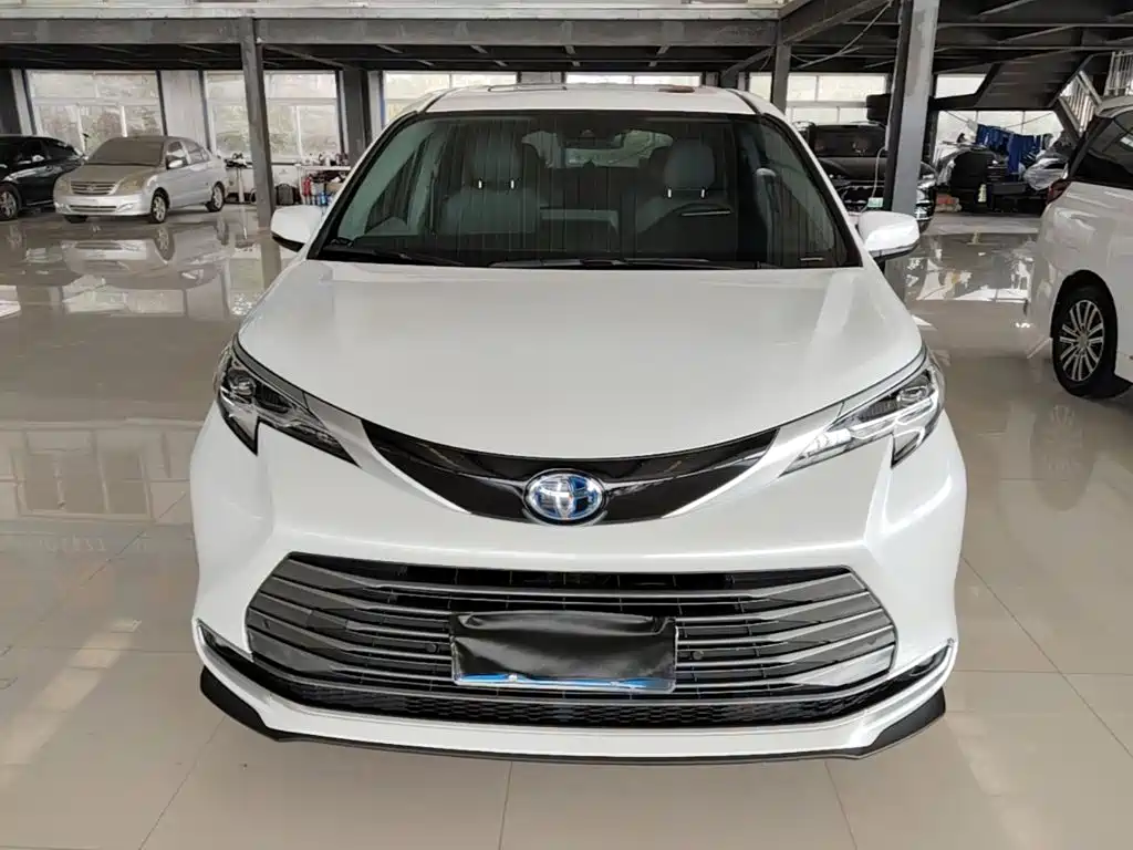 Toyota Sienna — фото 3