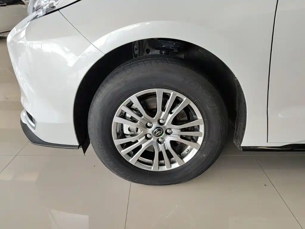Toyota Sienna — фото 23