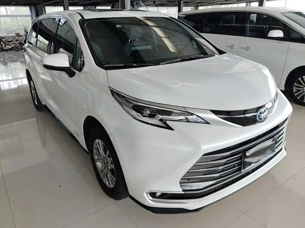 Toyota Sienna — фото 4
