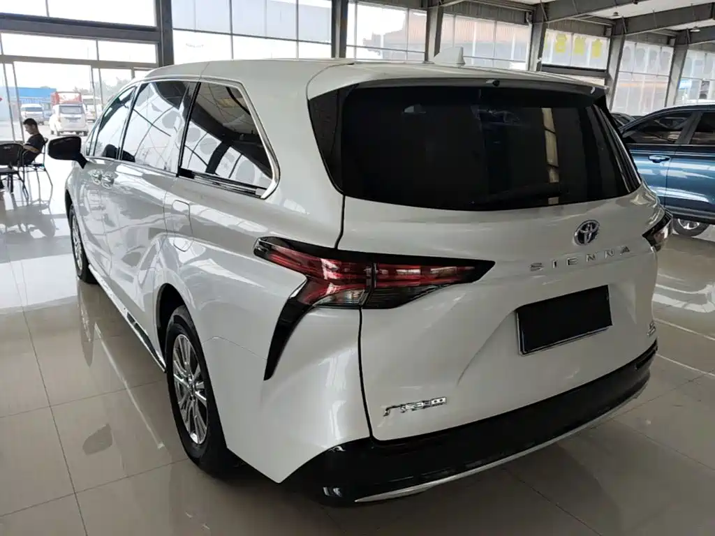 Toyota Sienna — фото 5