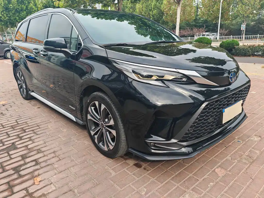 Toyota Granvia — фото 2