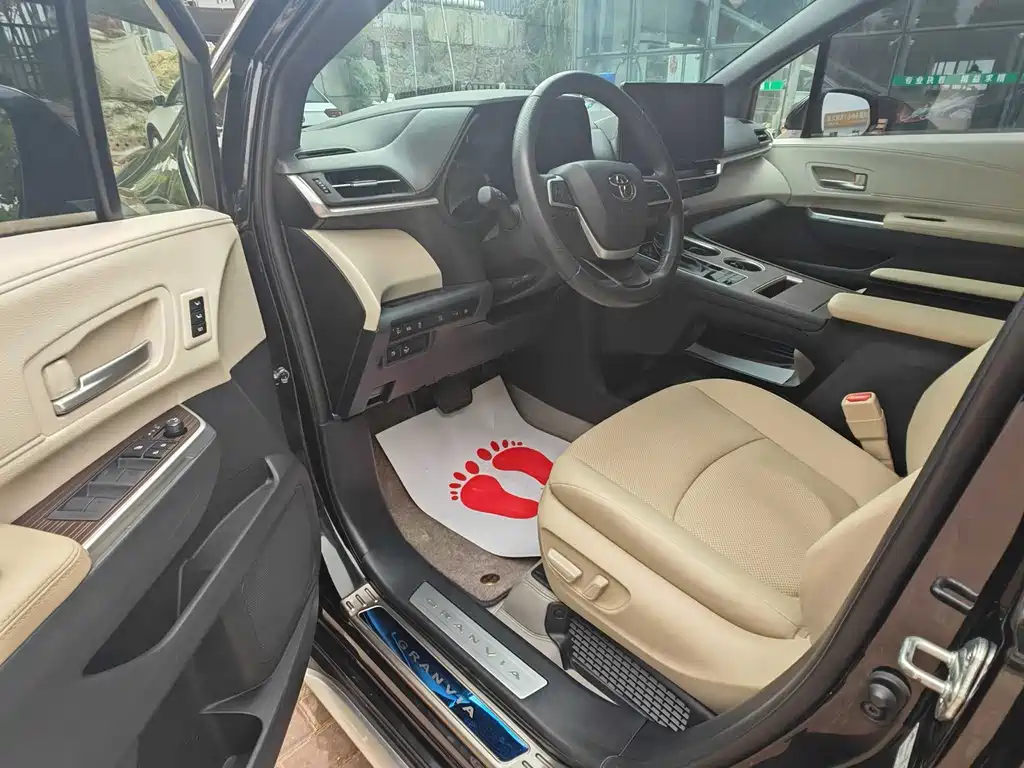 Toyota Granvia — фото 14