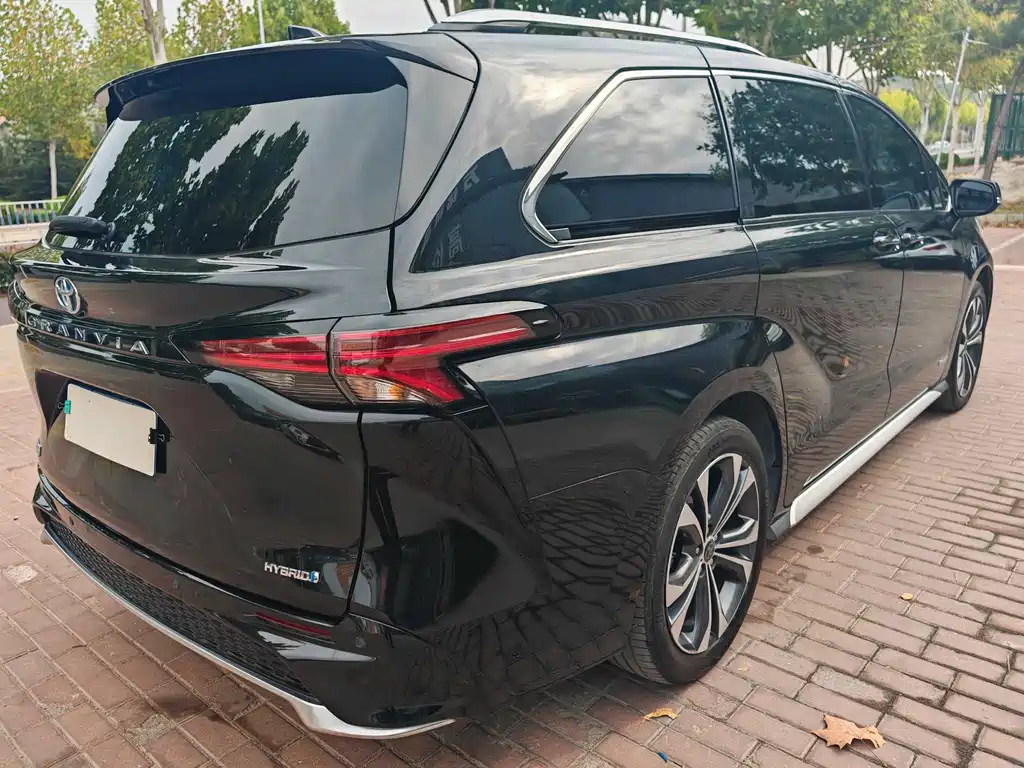 Toyota Granvia — фото 5