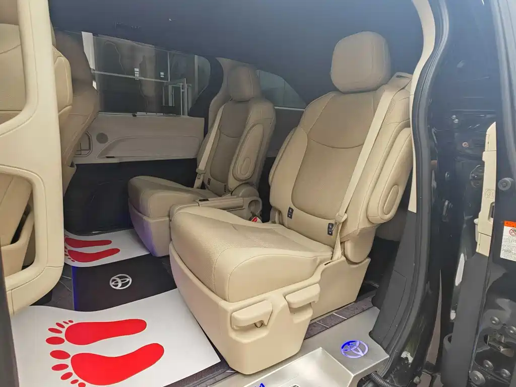 Toyota Granvia — фото 8