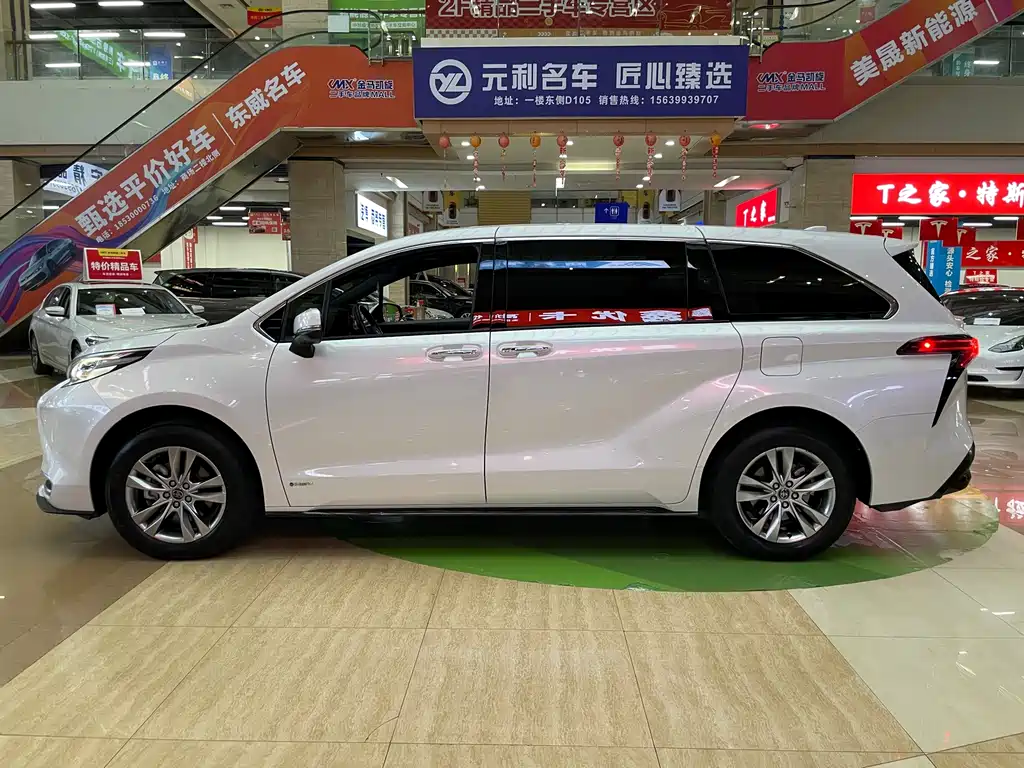 Toyota Sienna — фото 5
