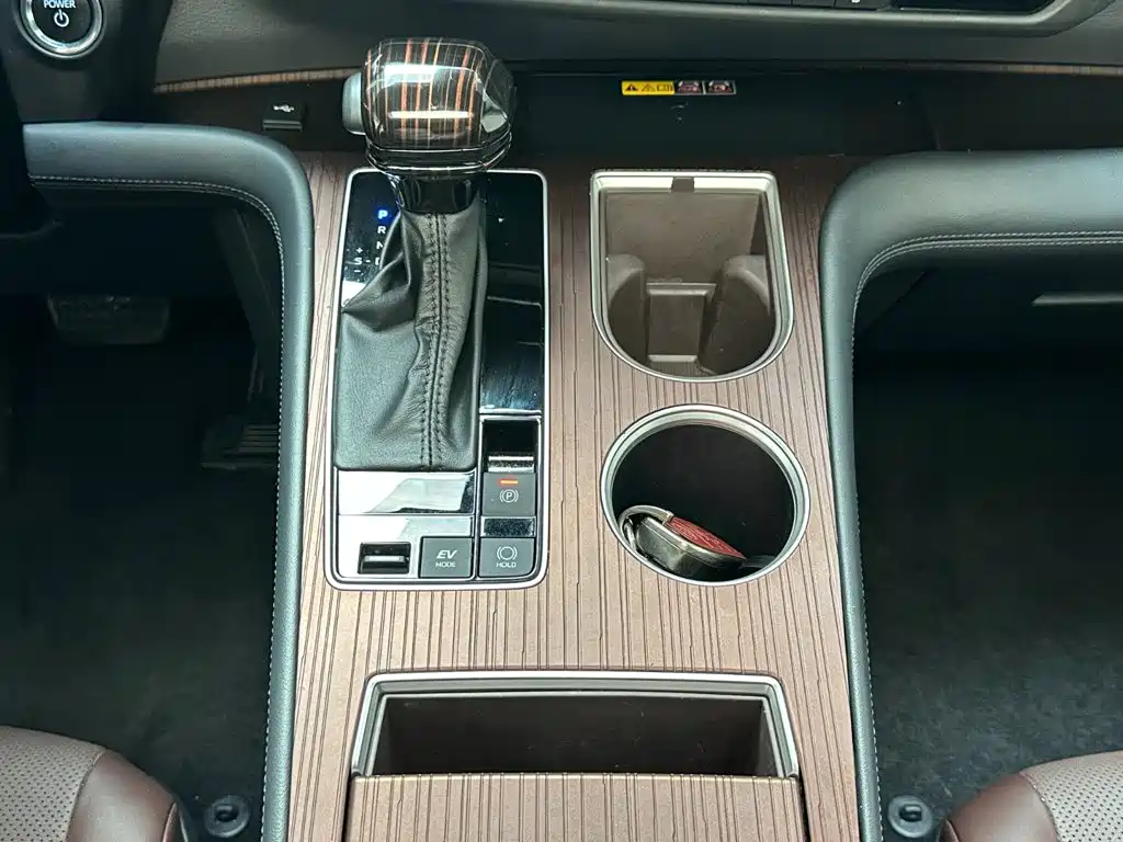 Toyota Granvia — фото 15