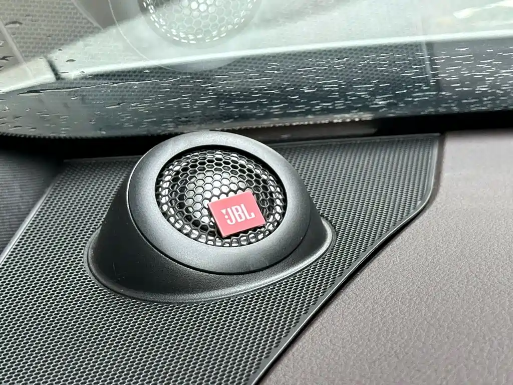 Toyota Granvia — фото 17