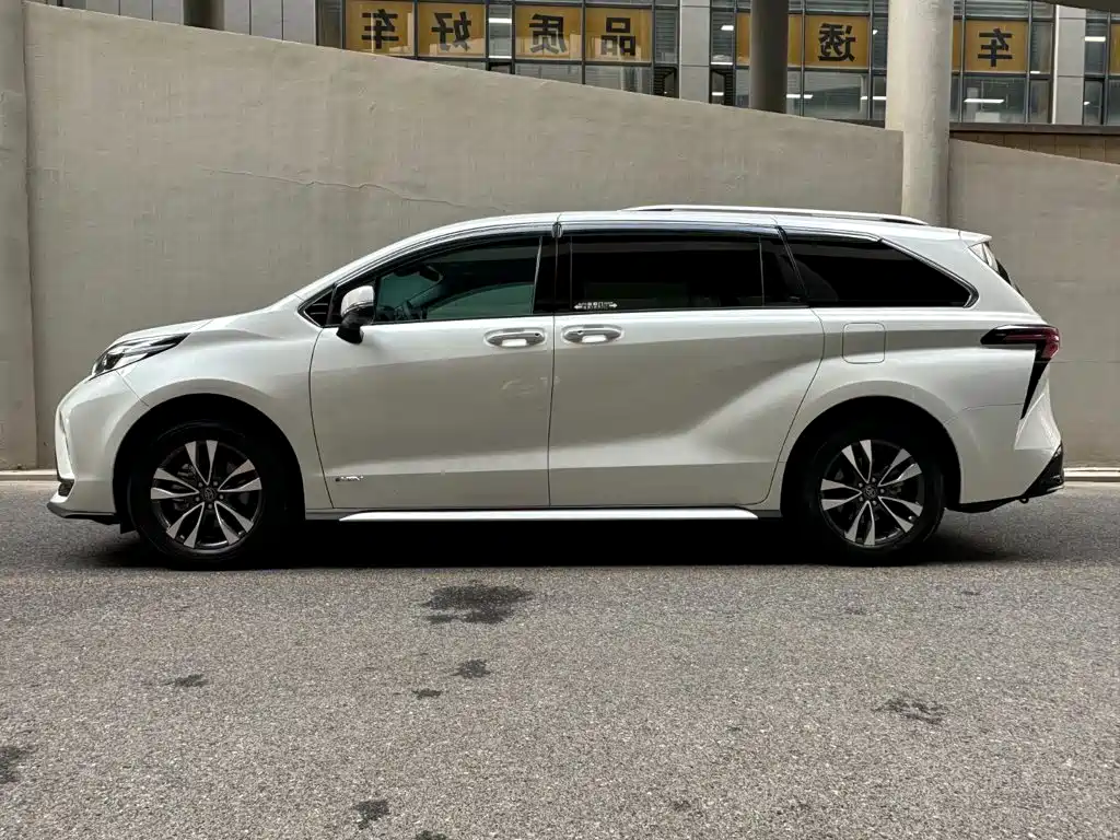 Toyota Granvia — фото 3