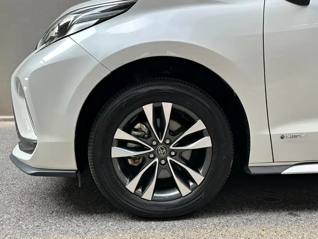 Toyota Granvia — фото 6