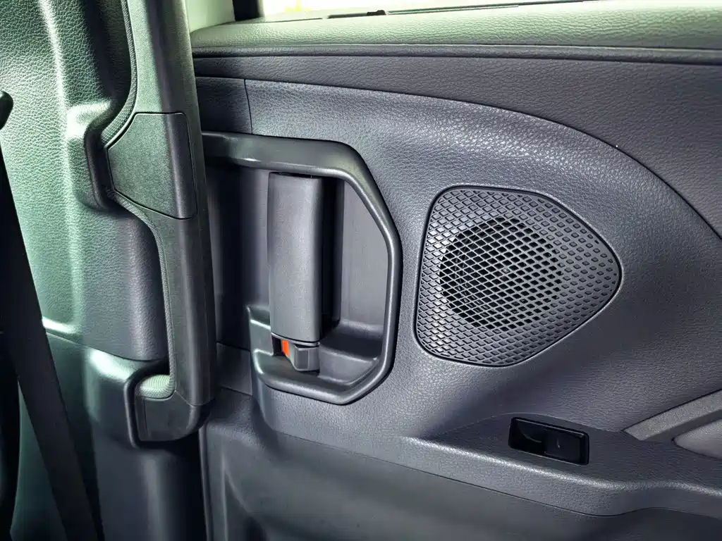 Toyota Granvia — фото 20