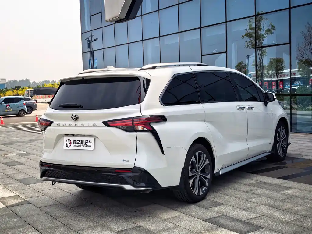 Toyota Granvia — фото 5