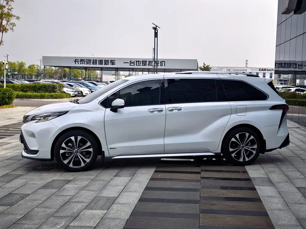 Toyota Granvia — фото 6