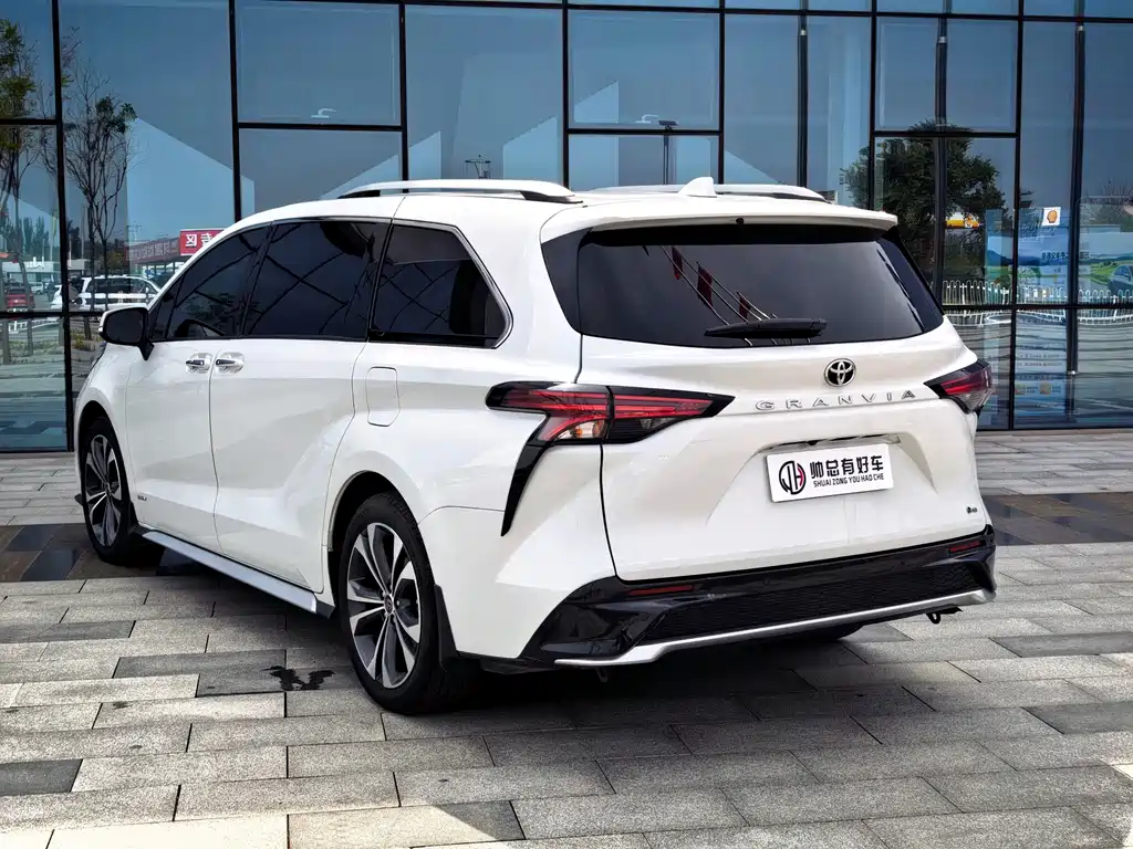 Toyota Granvia — фото 8