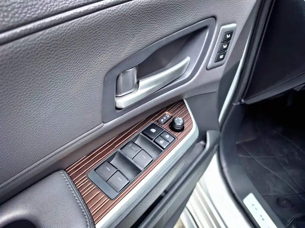 Toyota Granvia — фото 9