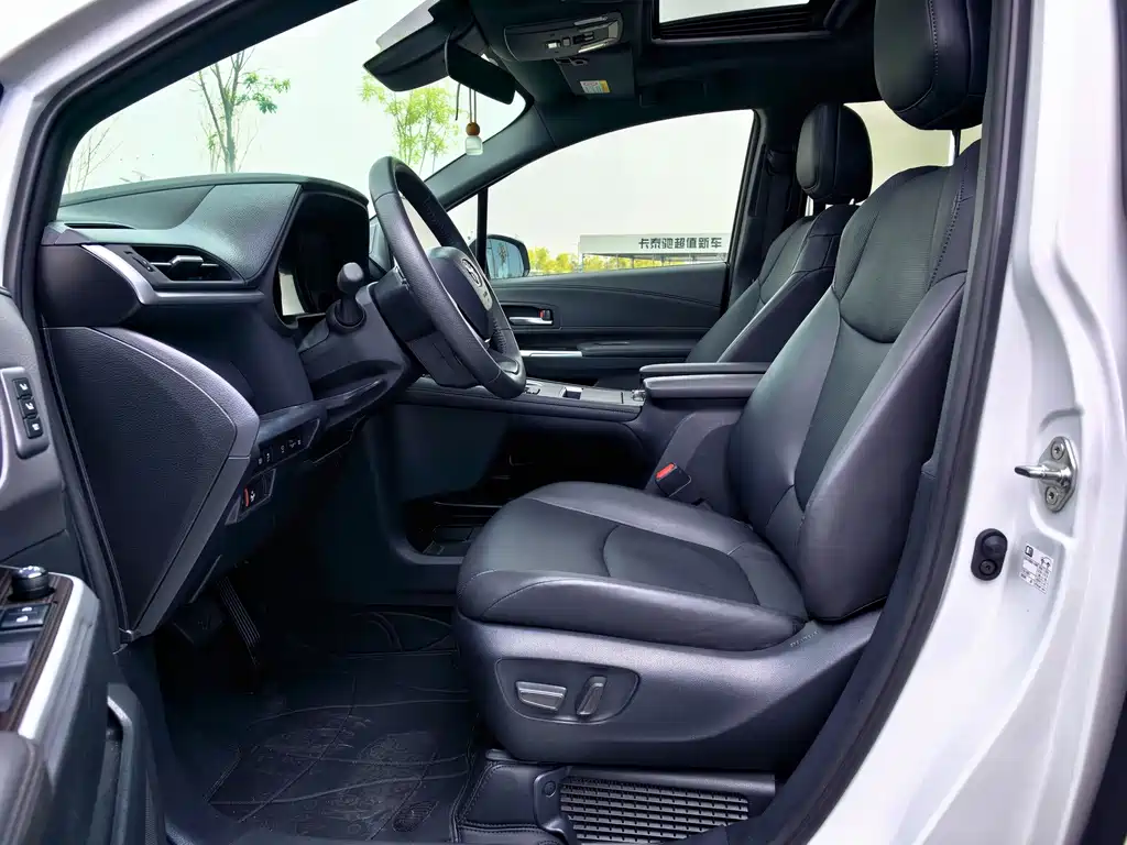 Toyota Granvia — фото 10