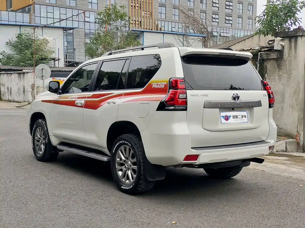 Toyota Prado — фото 4