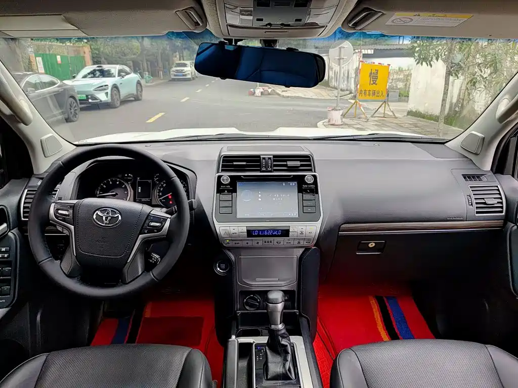 Toyota Prado — фото 10