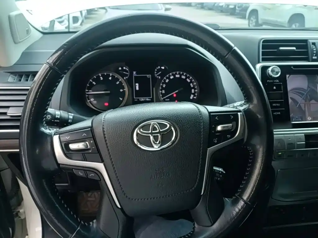 Toyota Prado — фото 11