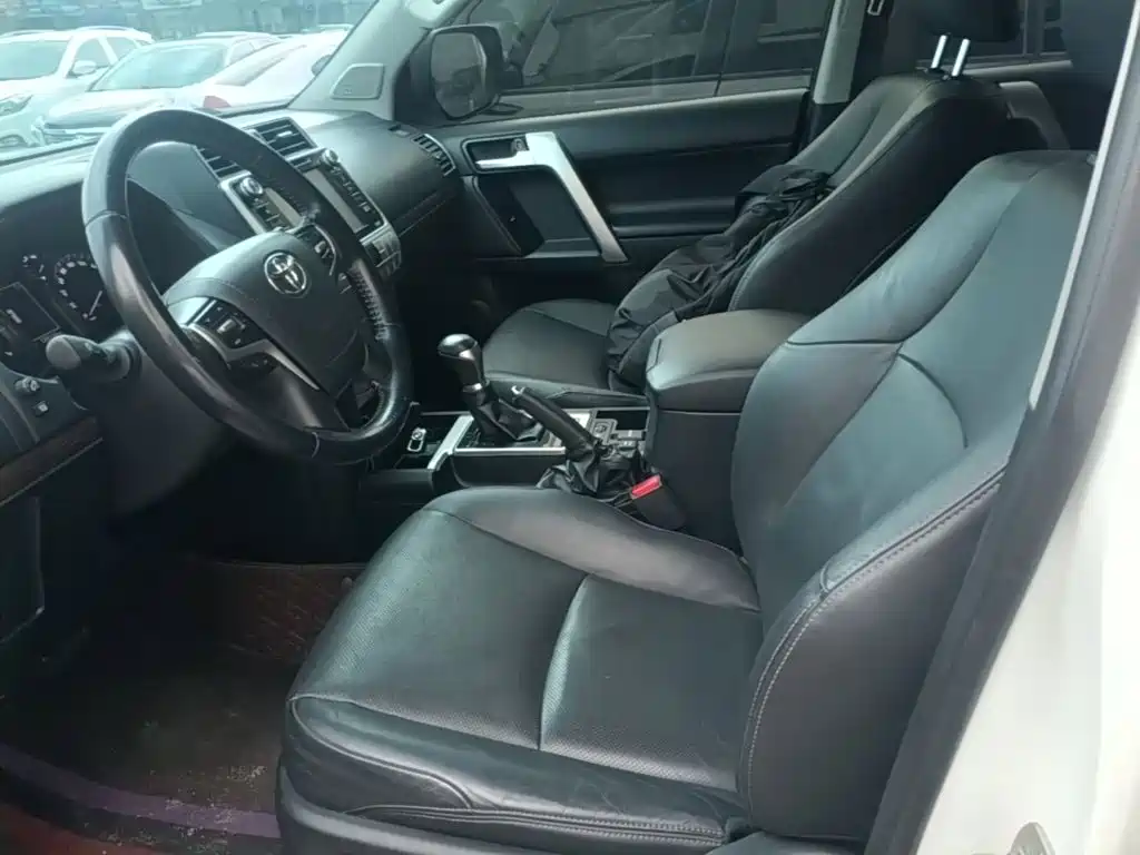 Toyota Prado — фото 15