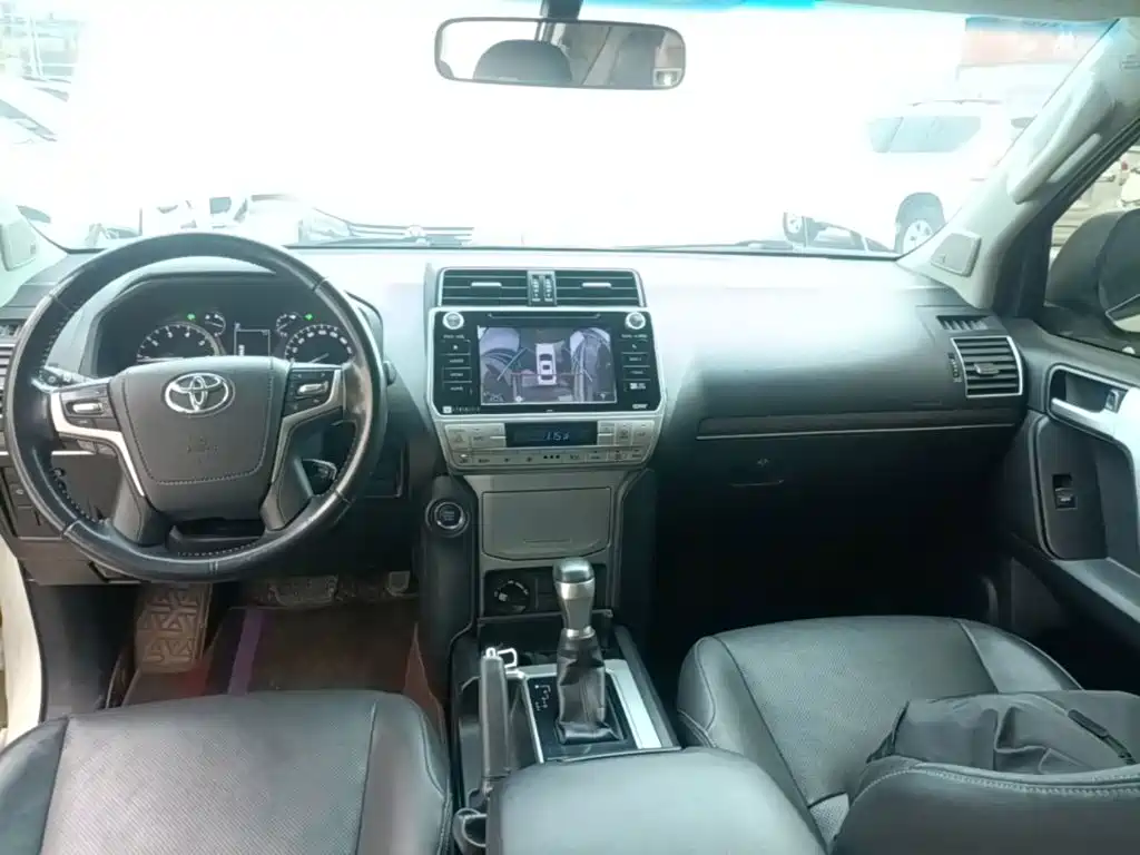 Toyota Prado — фото 18