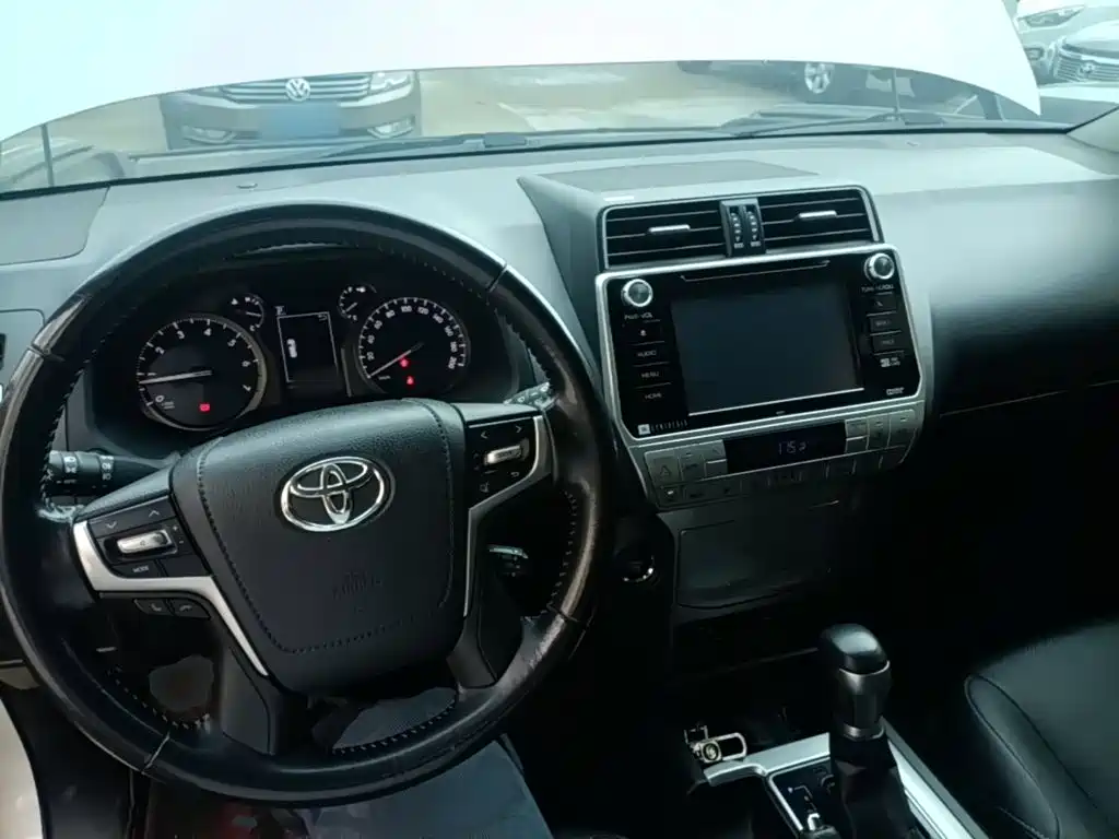 Toyota Prado — фото 10
