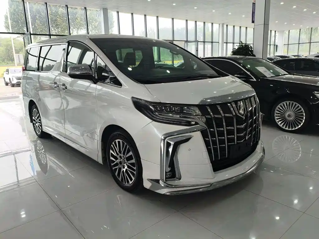 Toyota Alphard — фото 3
