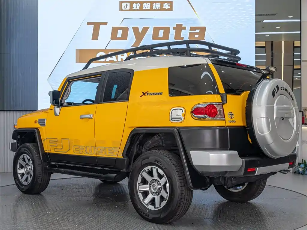 Toyota FJ Cruiser — фото 5