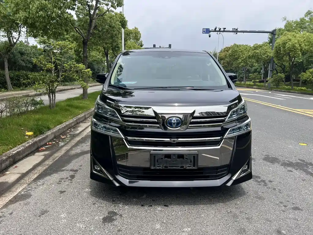 Toyota Vellfire — фото 2