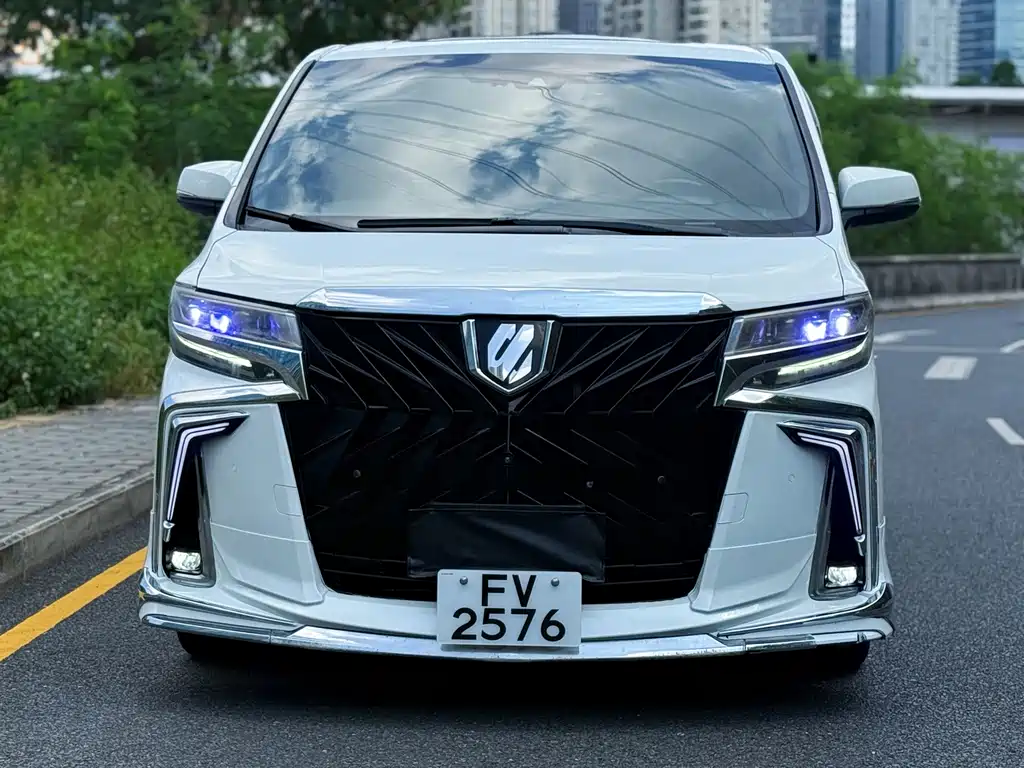 Toyota Vellfire — фото 2