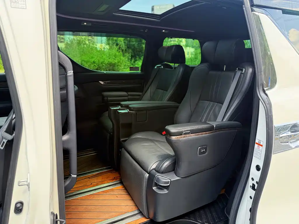 Toyota Vellfire — фото 14