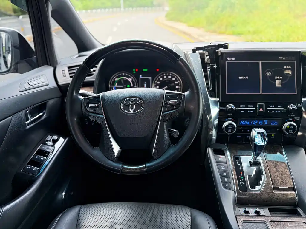 Toyota Vellfire — фото 17