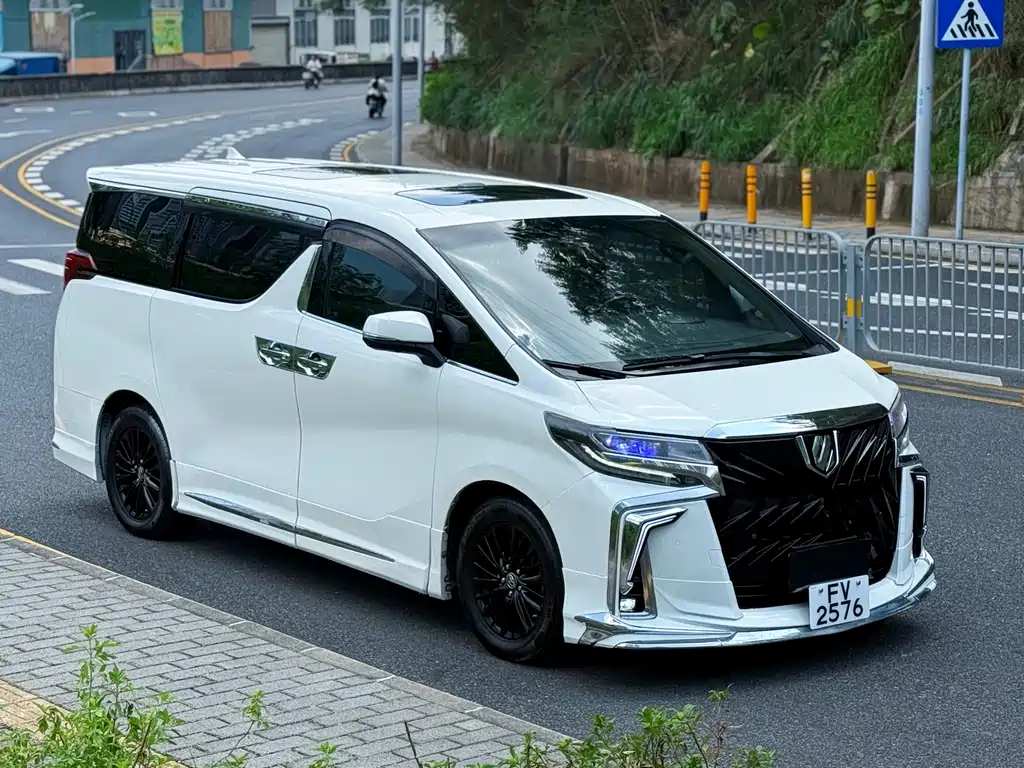 Toyota Vellfire — фото 3