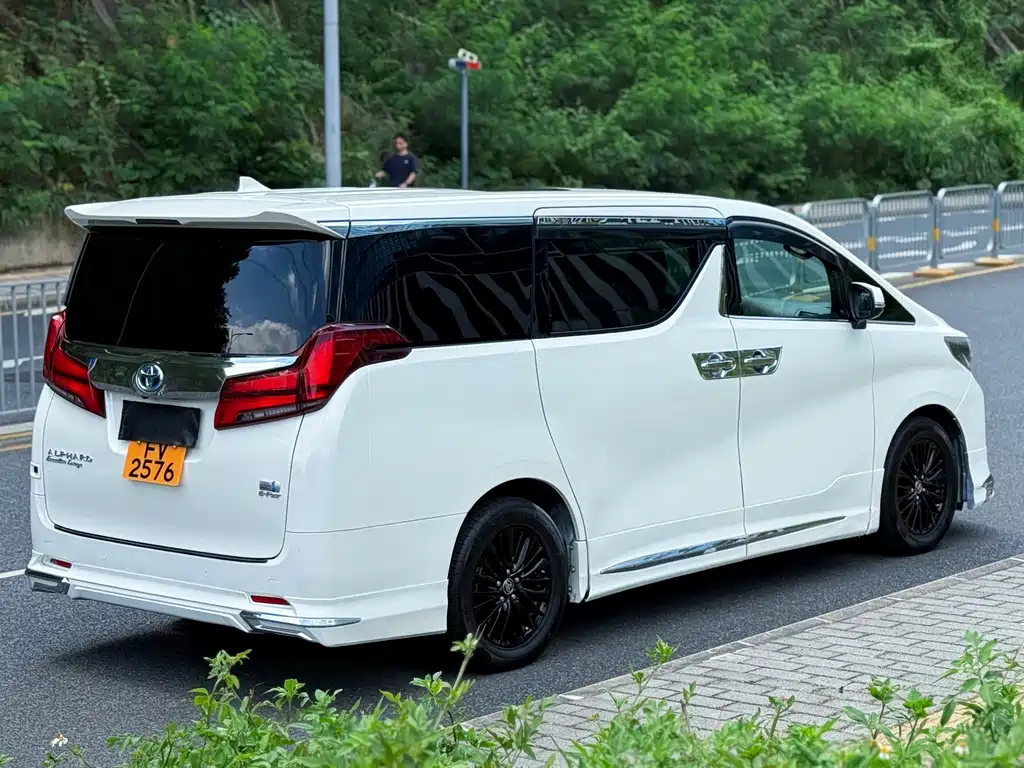 Toyota Vellfire — фото 5