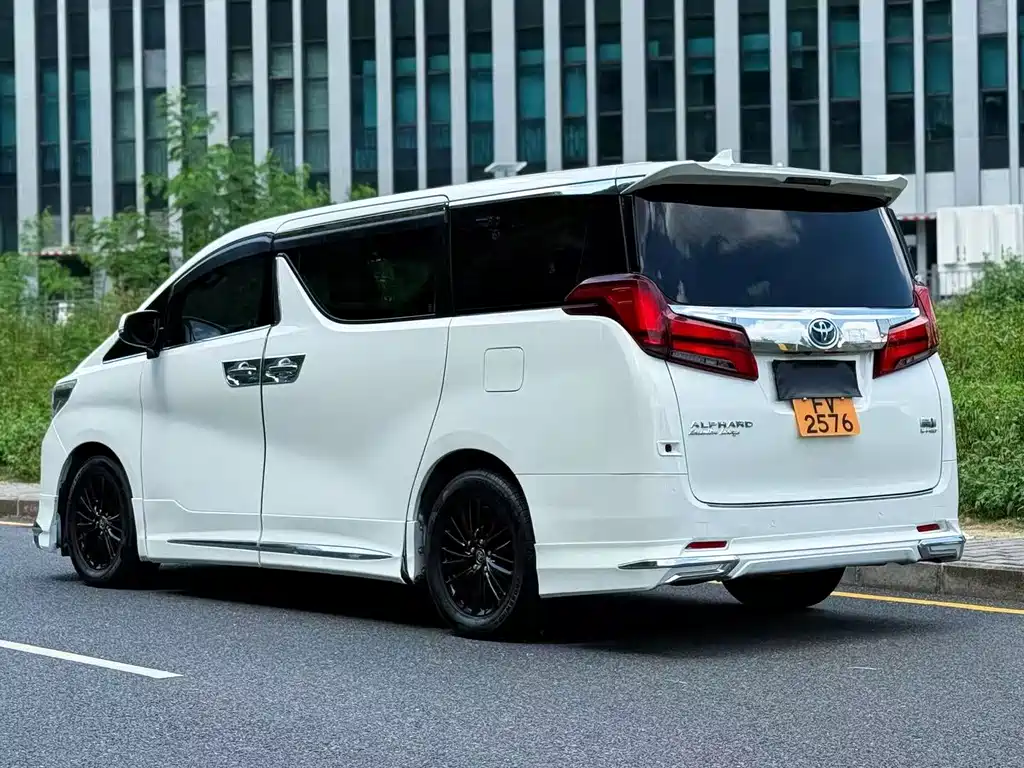Toyota Vellfire — фото 7
