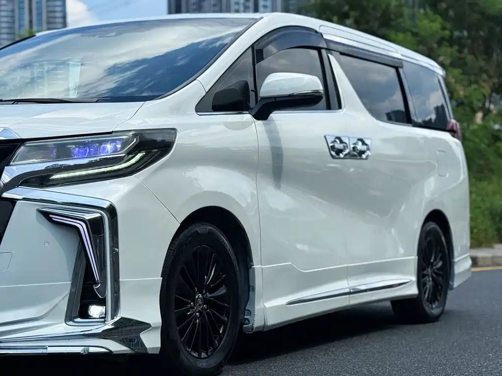 Toyota Vellfire — фото 10
