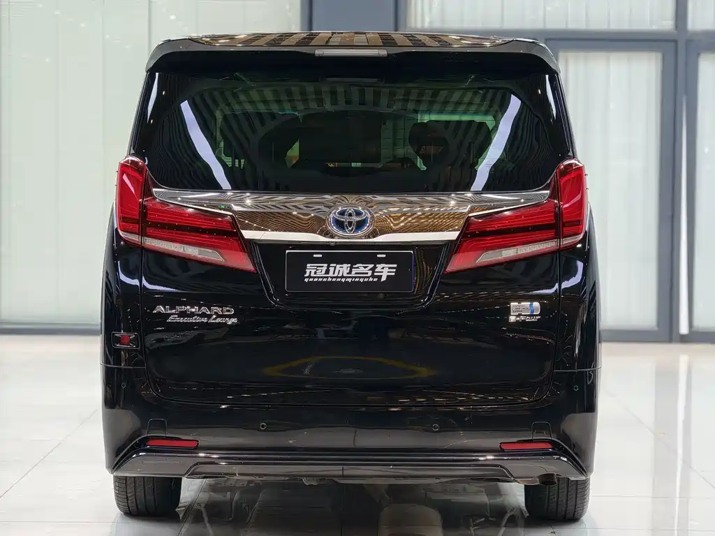 Toyota Alphard — фото 5