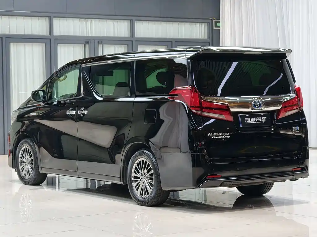 Toyota Alphard — фото 6