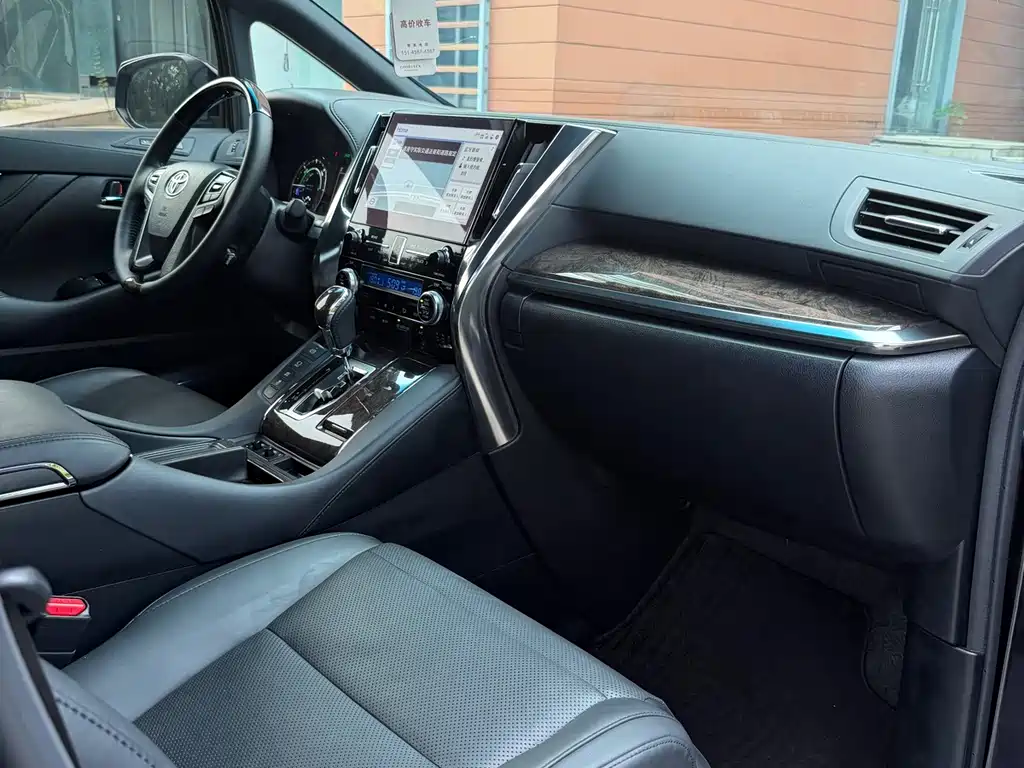 Toyota Vellfire — фото 8
